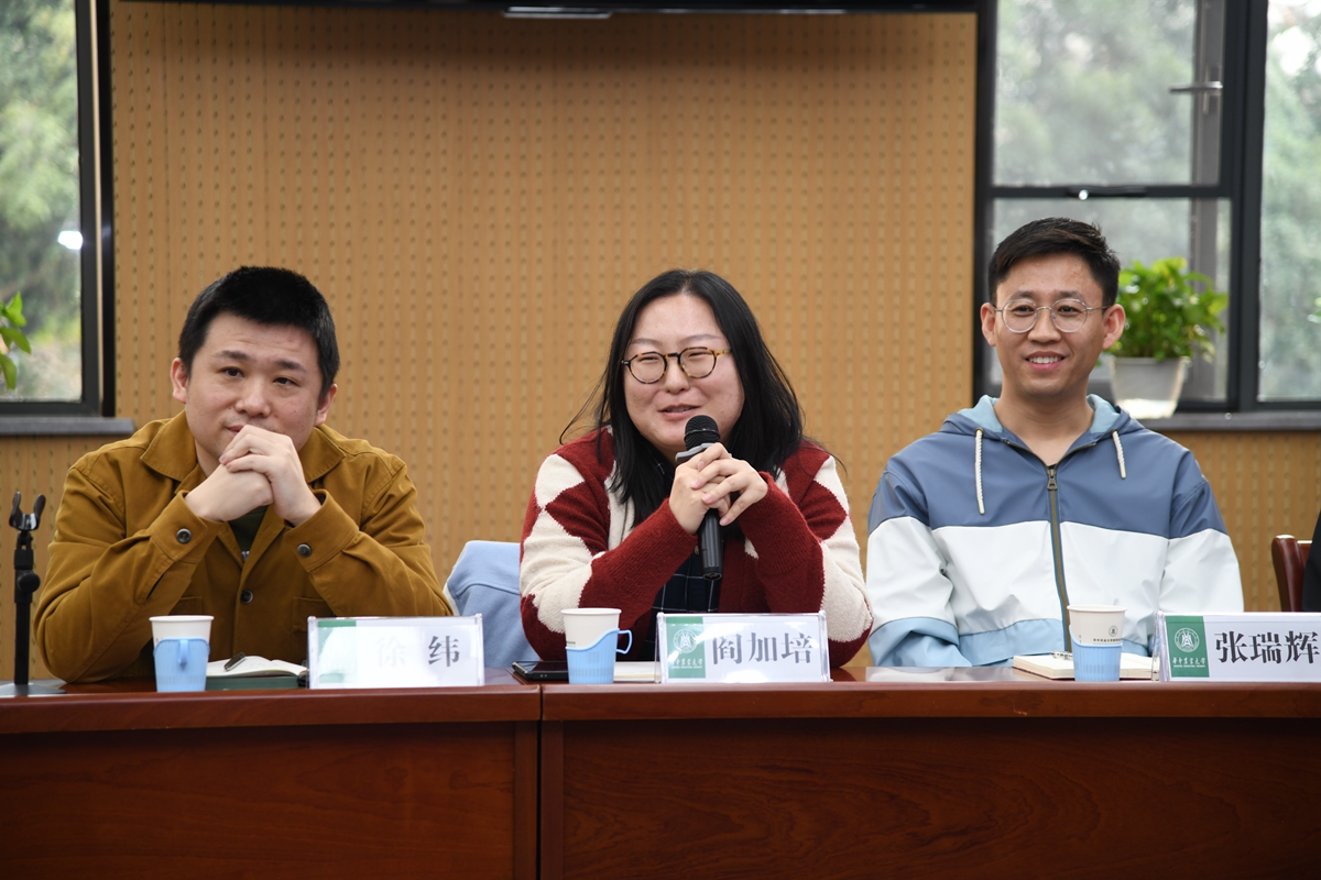 生命科学技术学院阎加培老师分享交流(记者 徐行 摄)